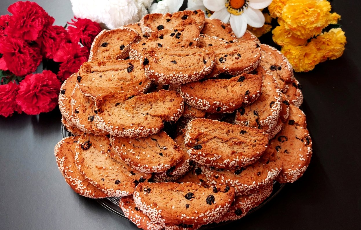 Vegan παξιμαδάκια με μαύρη σταφίδα