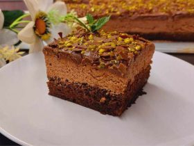 Σοκολατίνα πάστα ταψιού σε πιάτο - Chocolate Sheet Cake in a plate