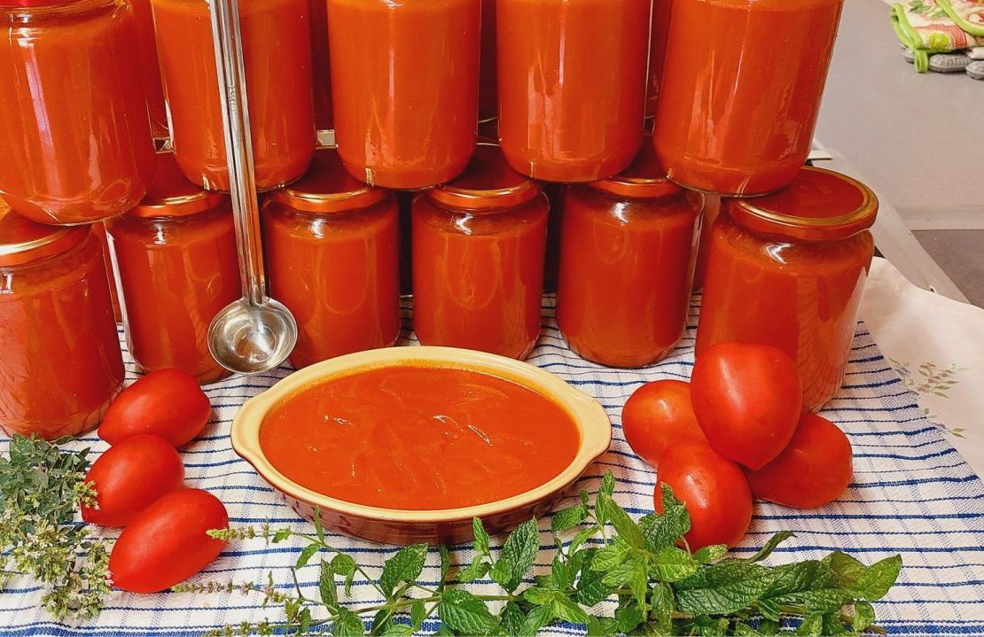 Tomato sauce in jars