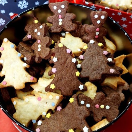 Συνταγή για Χριστουγεννιάτικα μπισκότα με 5 υλικά