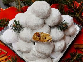 Κουραμπιεδες - Greek Kourabiedes Christmas butter cookies