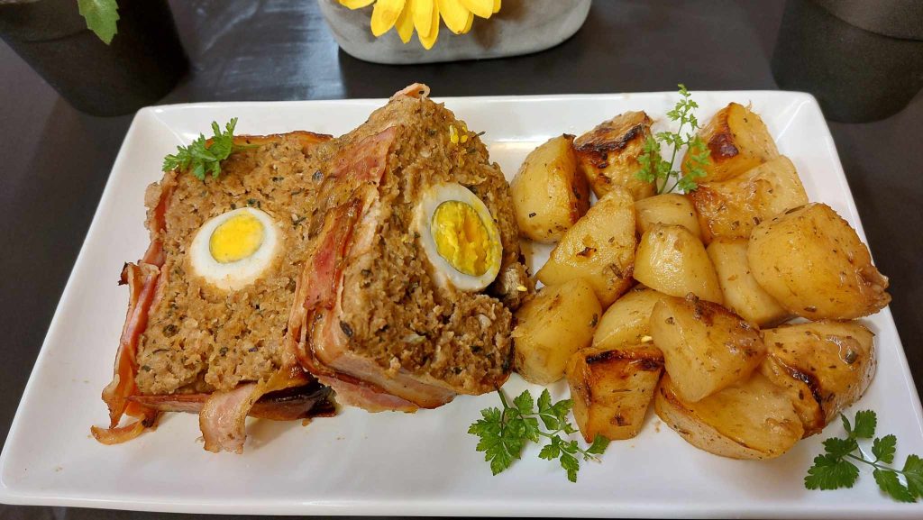 Ρολό Κιμα - Egg stuffed meatloaf wrapped with bacon slices