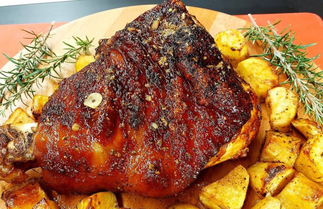 Γουρουνοπουλο ψητο - Roast Pork
