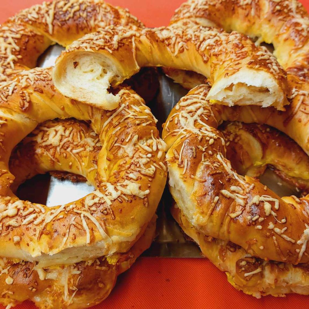 Stuffed Bread Rings Soft & Fluffy Cheese-Stuffed Bread Rings – Perfect for Snacks or Picnics!
