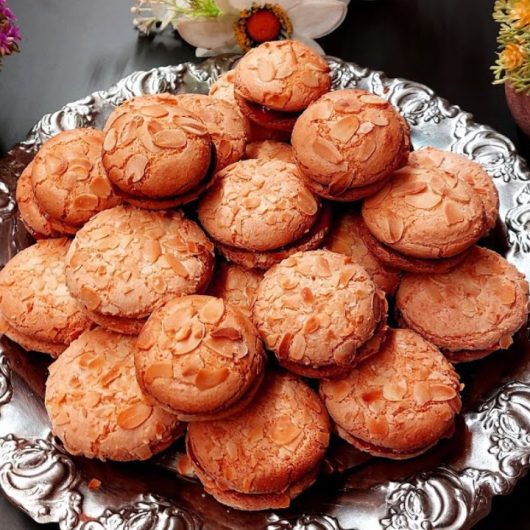 Greek Almond Meringue Cookies (Ergolavi)