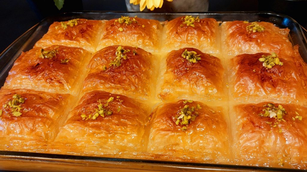 Γαλακτομπούρεκο - Greek Galaktobureko Custard Pie