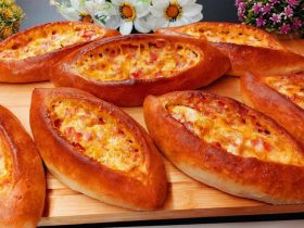 Πεϊνερλί - Boat shaped Greek Pizza recipe (Peinirli)