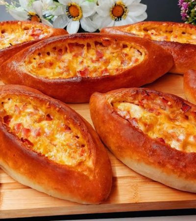 Πεϊνερλί - Boat shaped Greek Pizza recipe (Peinirli)