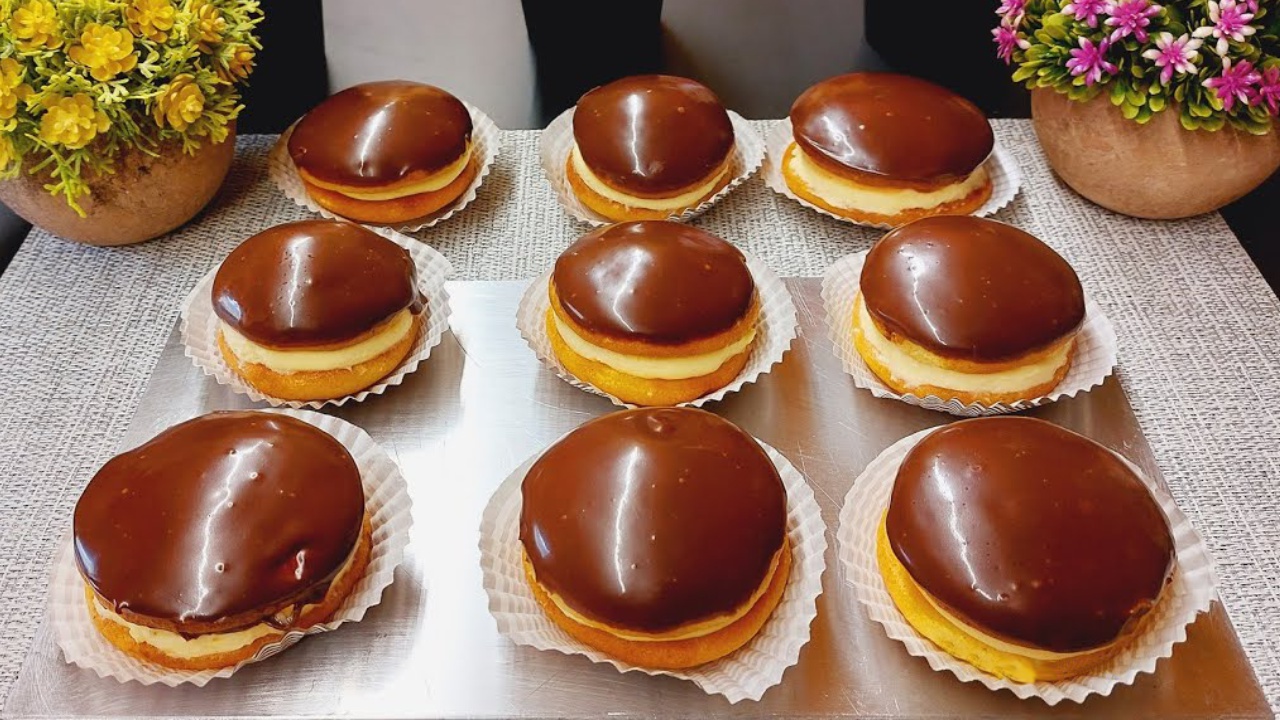 Κοκάκια συνταγή - Chocolate Cream Puffs Recipe