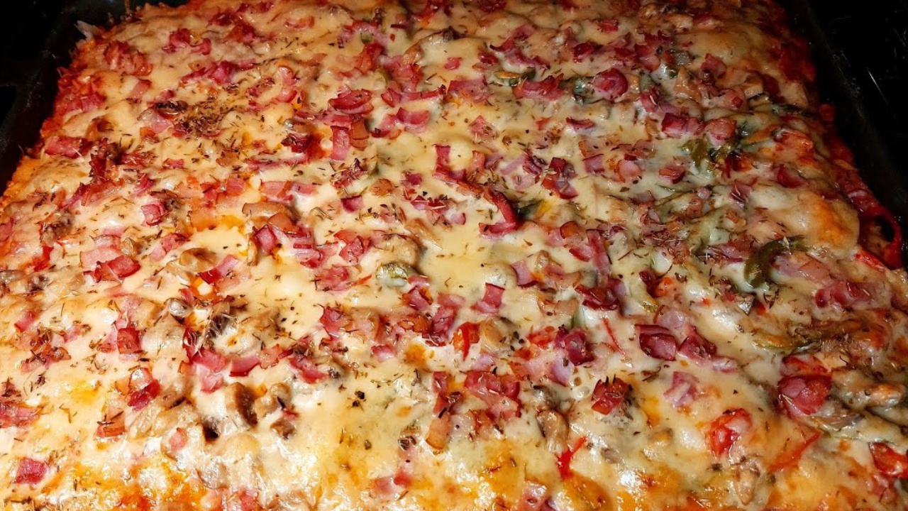 Εύκολη Σπιτική Πίτσα με αφράτο Ζυμάρι -