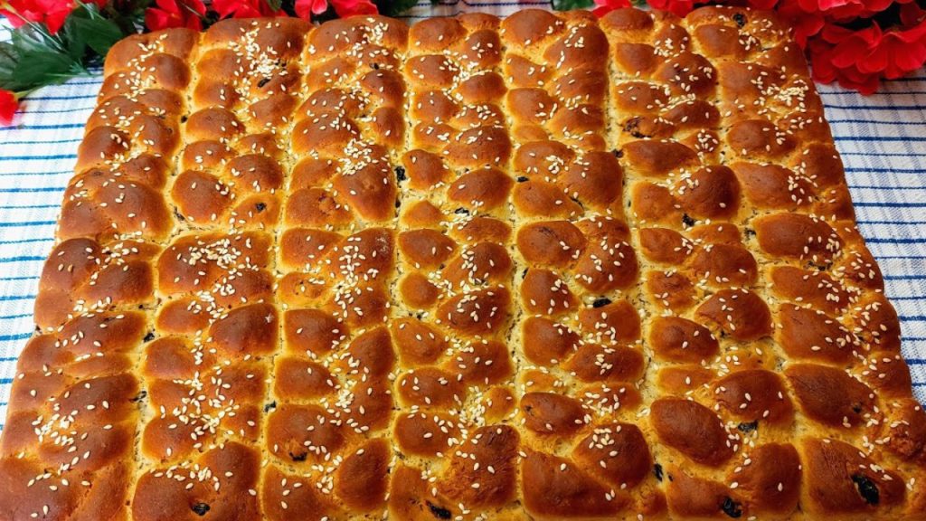 Σταφιδόψωμο νηστίσιμο - Lenten Raisin Bread