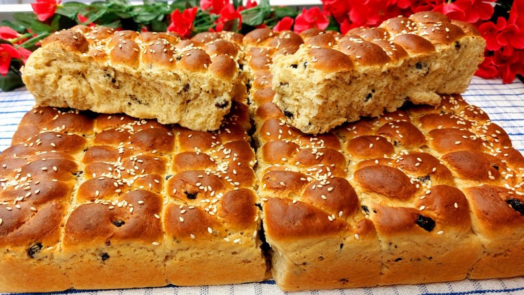 Σταφιδόψωμο νηστίσιμο Παρουσίαση - Lenten Raisin Bread