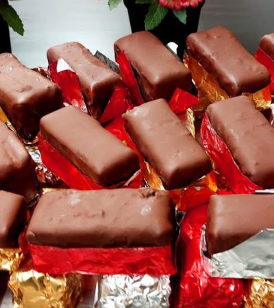 Mini Chocolate Poke Cakes - Παστάκια τυλιχτά