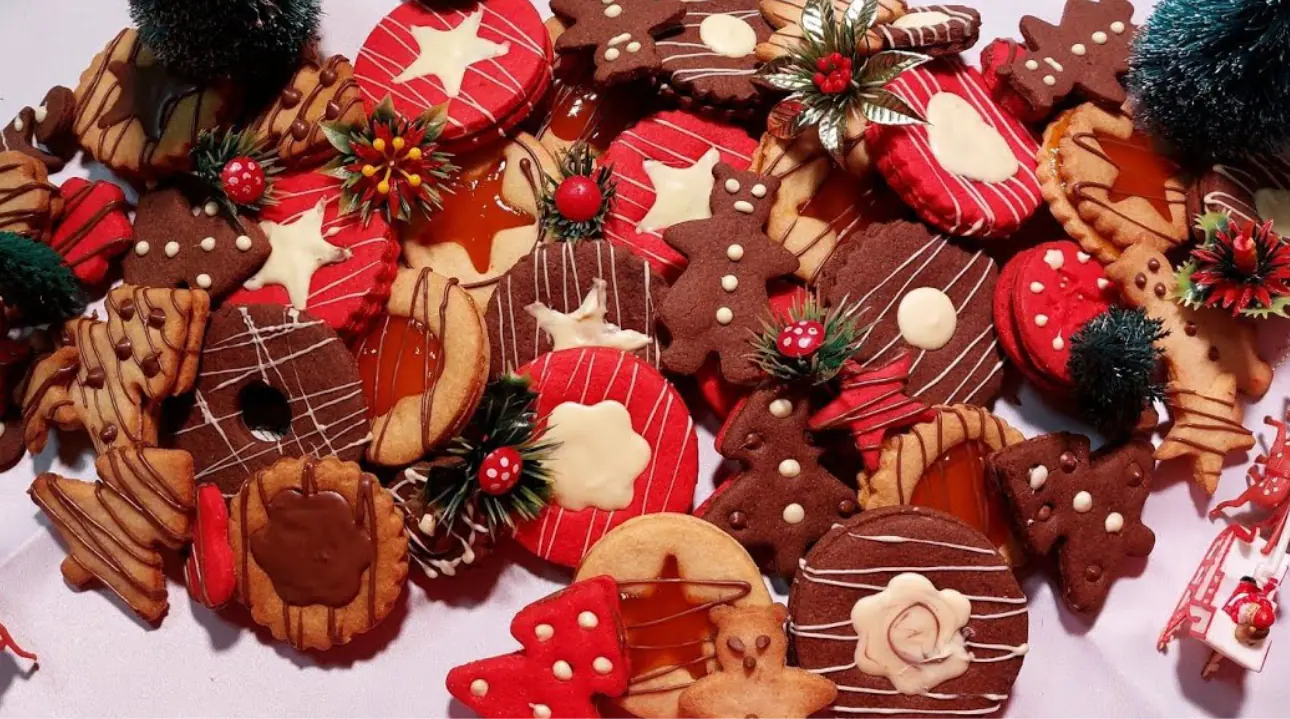 Christmas Cookies Filled with Jam and Hazelnut Spread