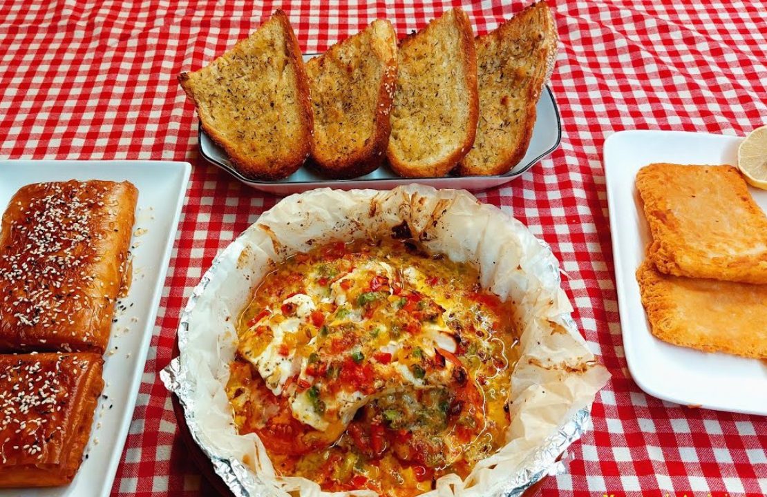 Φέτα με φύλλο κρούστας και μέλι - Fried Feta with honey