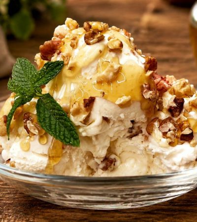Greek Yogurt Ice Cream with honey and walnuts - Παγωτό Γιαούρτι