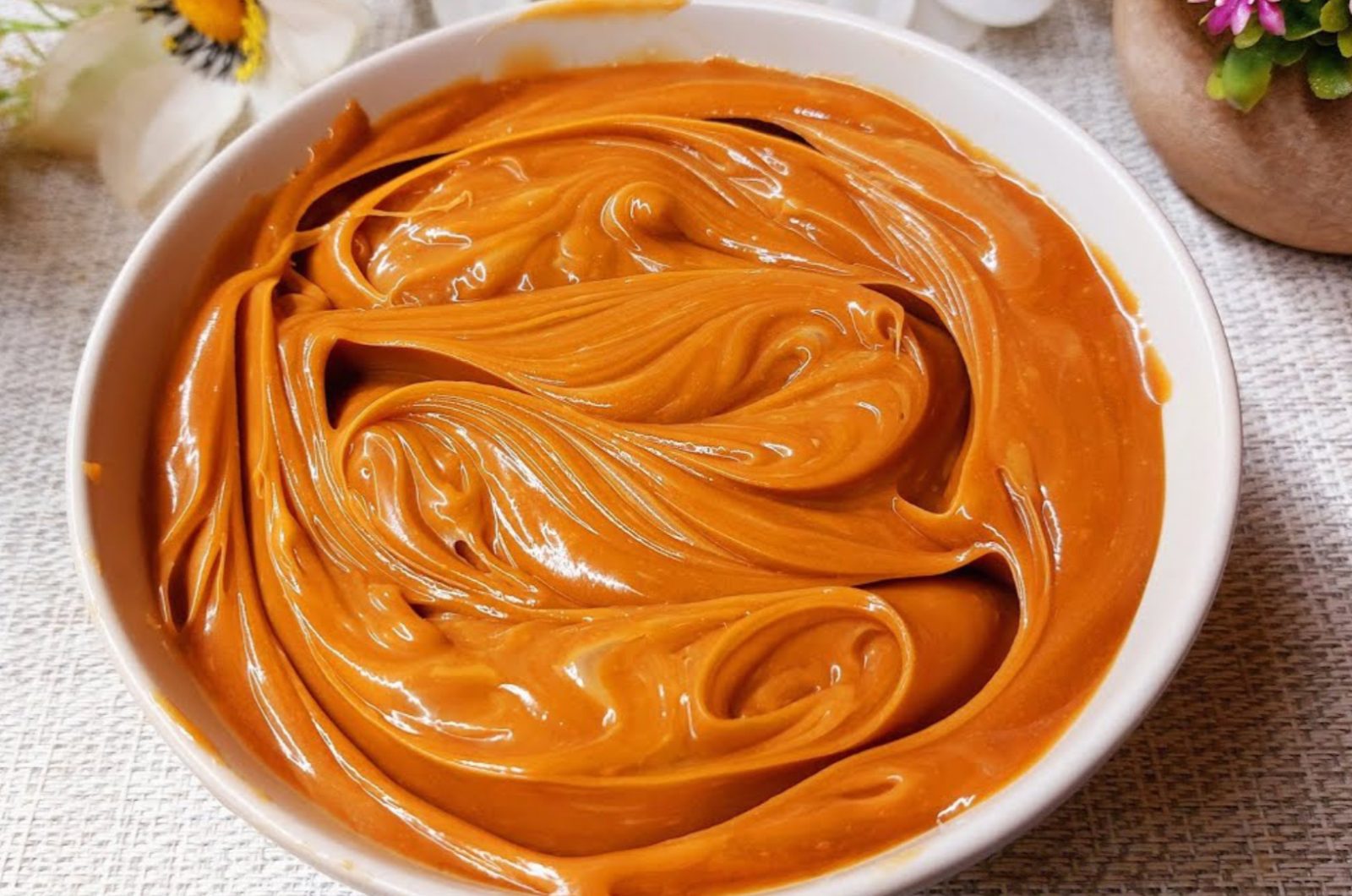 Homemade Caramel Sauce with 3 Ingredients – Easy & Irresistible
