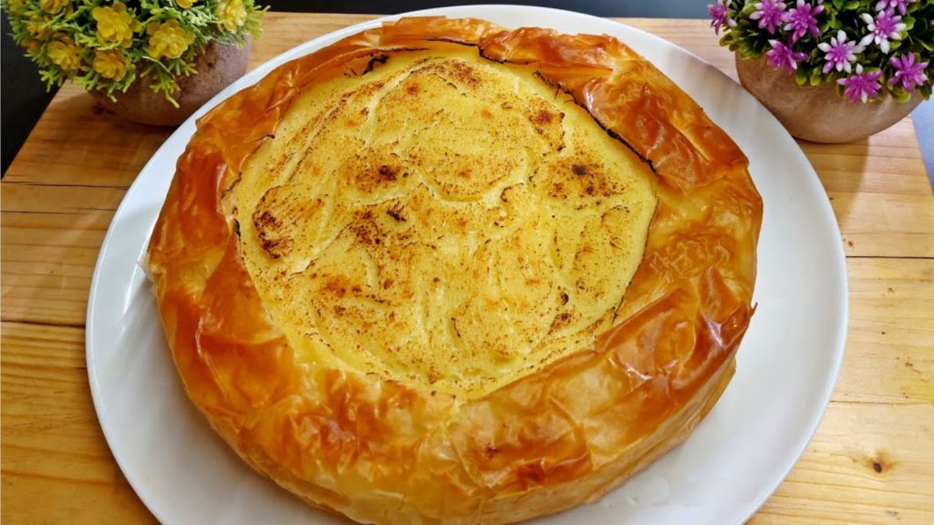 Γαλατόπιτα με φύλλο κρούστας σε πιάτο - Greek Galatopita Custard Pie on a plate