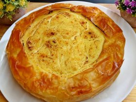 Γαλατόπιτα με φύλλο κρούστας σε πιάτο - Greek Galatopita Custard Pie on a plate