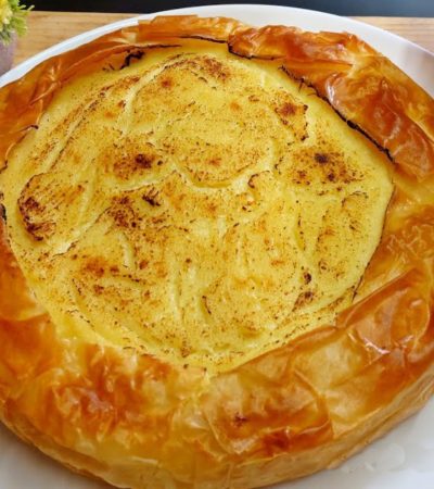 Γαλατόπιτα με φύλλο κρούστας σε πιάτο - Greek Galatopita Custard Pie on a plate