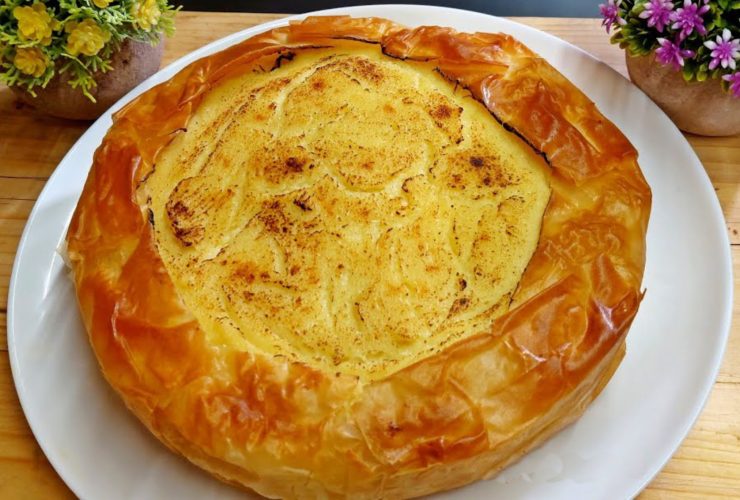 Γαλατόπιτα με φύλλο κρούστας σε πιάτο - Greek Galatopita Custard Pie on a plate