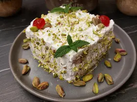 ฮฮปฯ
ฮบฯ ฮจฯ
ฮณฮตฮฏฮฟฯ
ฮผฮต ฮบฯฮญฮผฮฑ ฮบฮฑฮน ฯฯ
ฯฯฮฏฮบฮน ฮฑฮนฮณฮฏฮฝฮทฯ - Icebox Cake with cream and pistachios