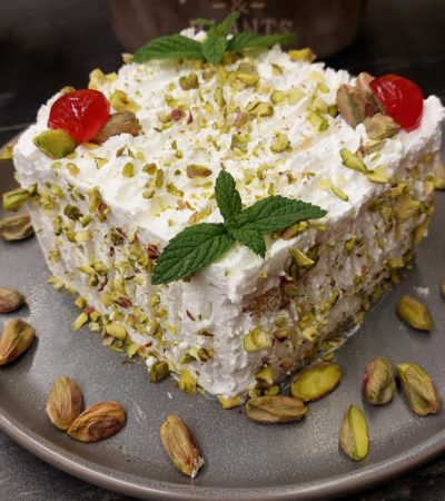 Γλυκό Ψυγείου με κρέμα και φυστίκι αιγίνης - Icebox Cake with cream and pistachios