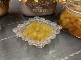 Γλυκό του κουταλιού σταφύλι σε πιάτο - Greek grape spoon sweet in a plate