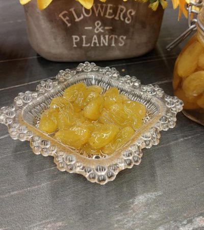 Γλυκό του κουταλιού σταφύλι σε πιάτο - Greek grape spoon sweet in a plate