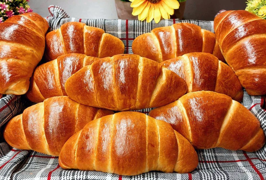 Κρουασάν Γεμιστά με Σοκολάτα - Chocolate Filled Croissants