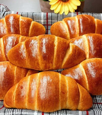 Κρουασάν Γεμιστά με Σοκολάτα - Chocolate Filled Croissants