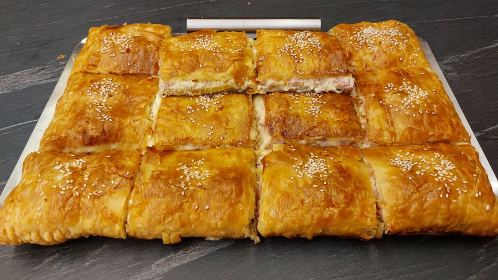 Juicy Ham and Cheese Pie - Ζαμπονοτυρόπιτα Σφολιάτα