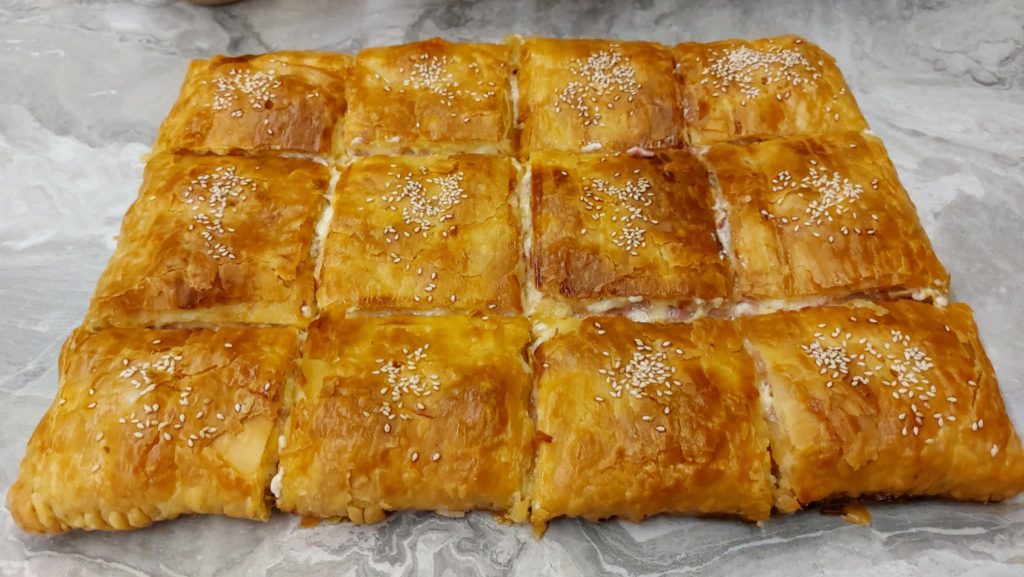Juicy Ham and Cheese Pie - Ζαμπονοτυρόπιτα Σφολιάτα