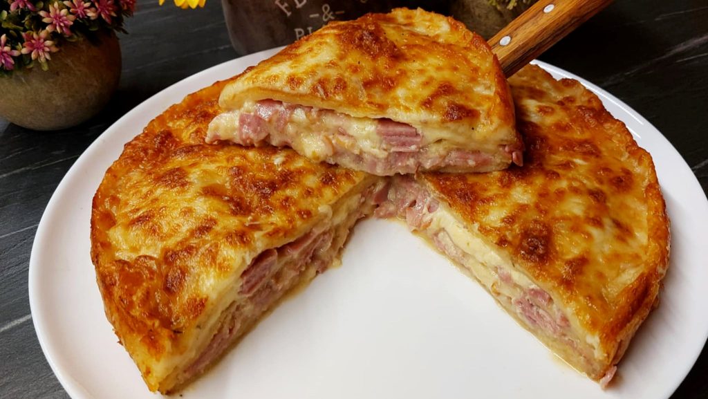 Easy Ham & Cheese Tortilla Pie - Ζαμπονοτυρόπιτα χωρίς φύλλο με τορτίγια