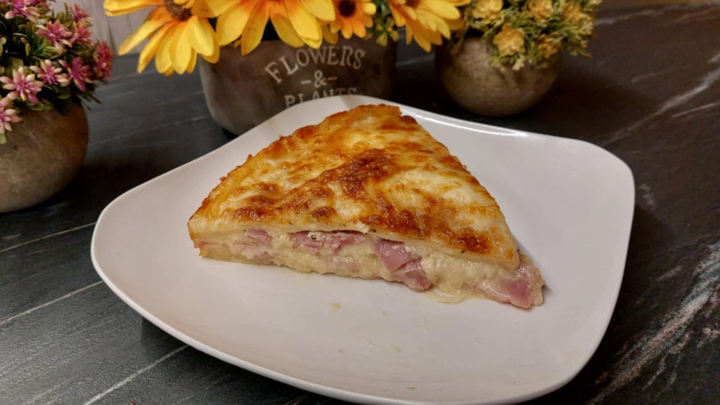 A piece of Ham & Cheese Tortilla Pie on a plate - Κομμάτι Ζαμπονοτυρόπιτα χωρίς φύλλο με τορτίγια σε πιάτο