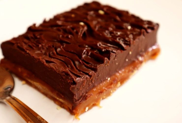 Chocolate Caramel Biscuit Icebox Cake - Γλυκό ψυγείου με σοκολάτα και καραμέλα