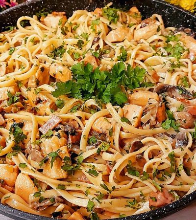 Pasta with chicken and cream sauce - Ζυμαρικά με κρέμα γάλακτος και κοτόπουλο