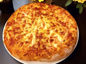 Fluffy Pizza Dough with Cheese-Stuffed Crust - Αφράτη Ζύμη για Πίτσα με τυρί στο στεφάνι