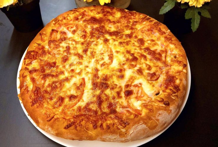 Fluffy Pizza Dough with Cheese-Stuffed Crust - Αφράτη Ζύμη για Πίτσα με τυρί στο στεφάνι