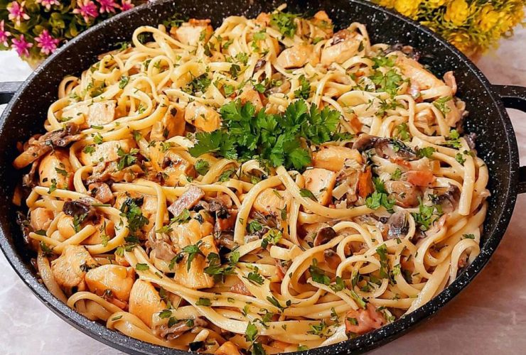 Μακαρόνια α λα κρεμ με κοτόπουλο