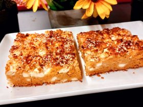 Τυρόπιτα χωρίς φύλλο σε πιάτο - Greek no phyllo Cheese pie on a plate