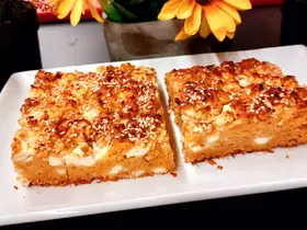 Τυρόπιτα χωρίς φύλλο σε πιάτο - Greek no phyllo Cheese pie on a plate