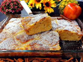 Μηλόπιτα κέικ με κρέμα σε ταψί - Apple cake with cream in a baking dish