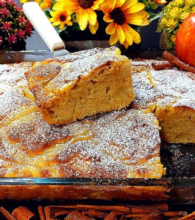 Μηλόπιτα κέικ με κρέμα σε ταψί - Apple cake with cream in a baking dish