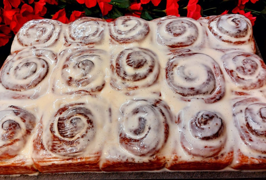 Ρολά Κανέλας με Γλάσο - Cinnamon Rolls with Creamy Glaze