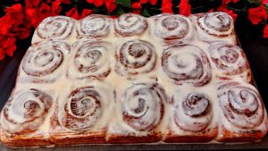 Ρολά Κανέλας με Γλάσο - Cinnamon Rolls with Creamy Glaze