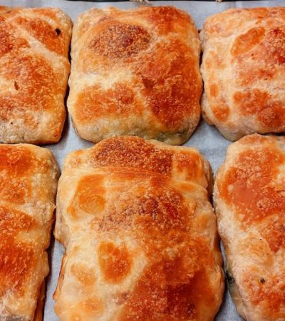 Σπανακόπιτα με φέτα και χειροποίητο φύλλο - Greek Spinach Pies with feta