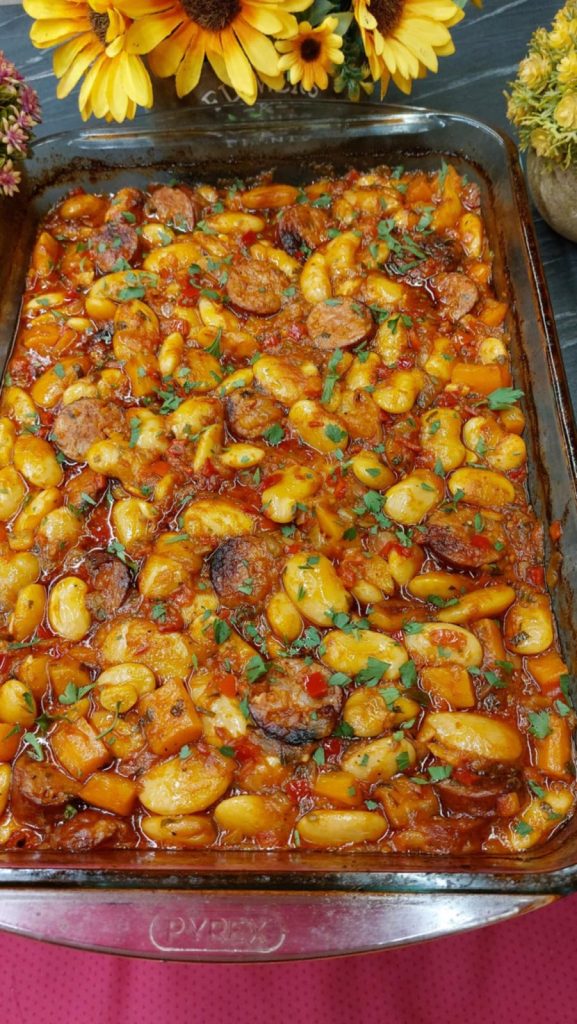 Γίγαντες με λουκάνικο - Greek Giant Beans Gigantes