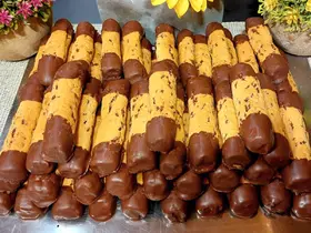 Κουλουράκια με επικάλυψη σοκολάτας και τρούφα σοκολάτας - Chocolate dipped cookies