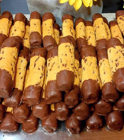 Κουλουράκια με επικάλυψη σοκολάτας και τρούφα σοκολάτας - Chocolate dipped cookies